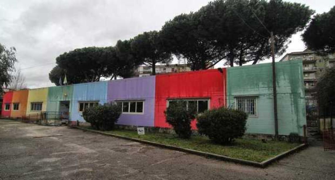 Ancora chiusa la scuola di Pianura per il pericolo pini