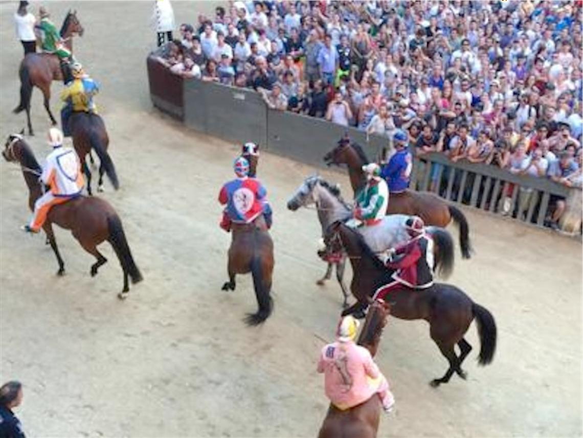 Palio di Siena, vince la contrada della Torre