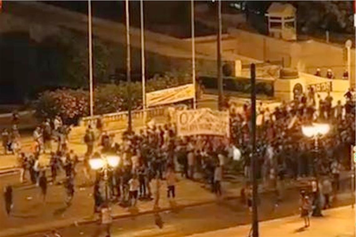 Grecia, dal Parlamento sì al piano. Ma Syriza va in frantumi
