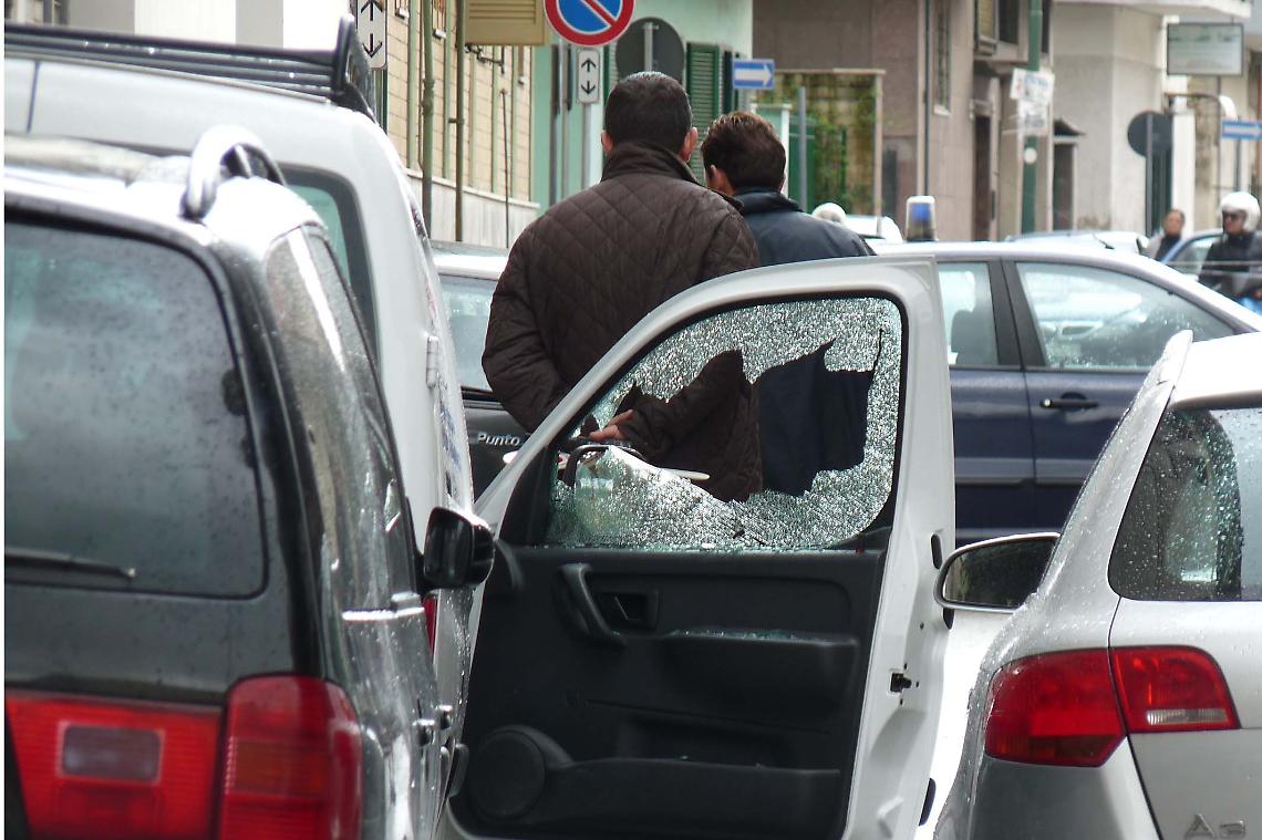 Agguato ai Quartieri Spagnoli, <br> rapinatore ferito e arrestato