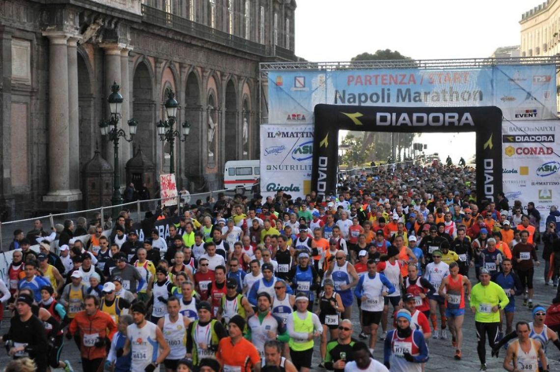 Strade chiuse, maratona di Napoli senza domenica ecologica