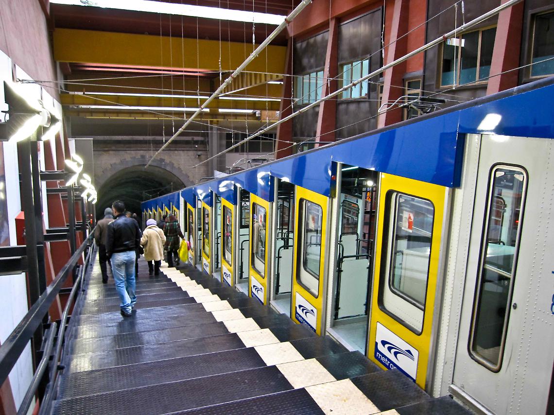 Sciopero dei trasporti, lunedì nero: chiudono metro e funicolari