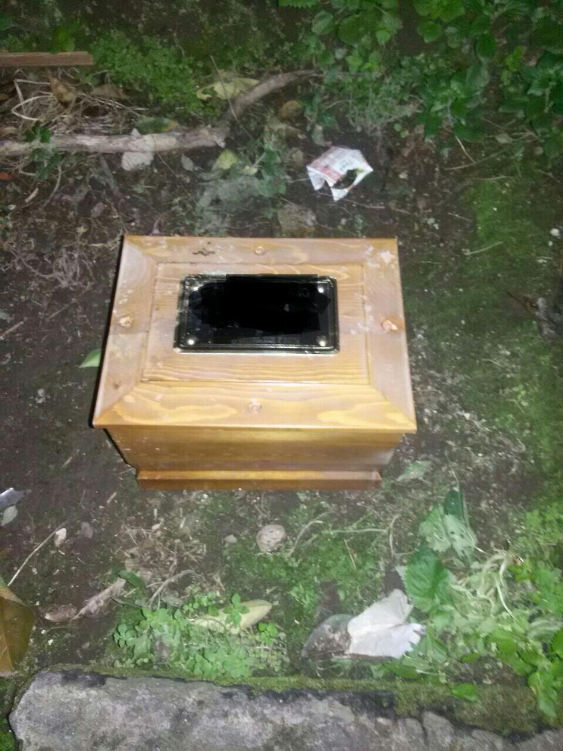 Urna cineraria ritrovata in un cortile, giallo ad Afragola