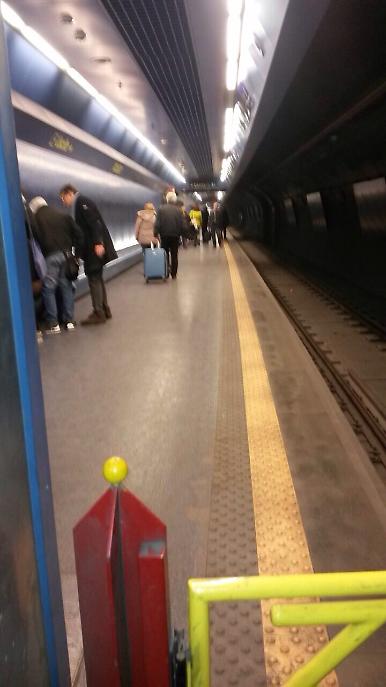 caos in metropolitana