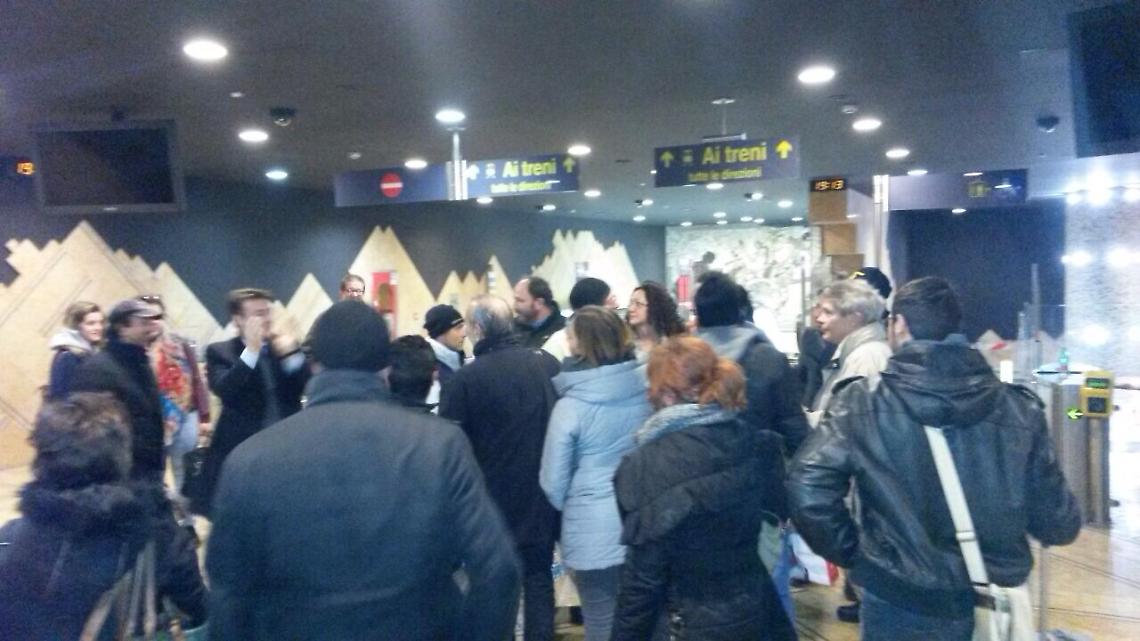 caos in metropolitana