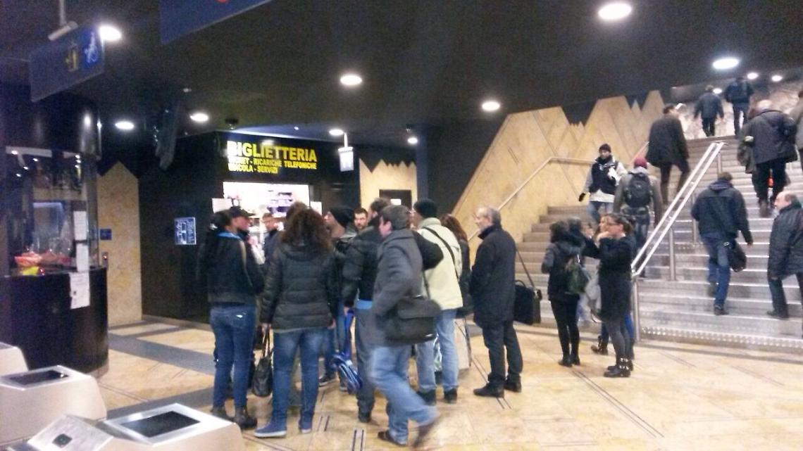 caos in metropolitana