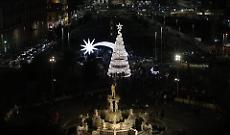 Natale si avvicina, si accendono le luminarie