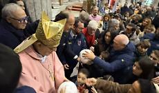 Grande partecipazione alla Messa per la pace con il cardinale Sepe