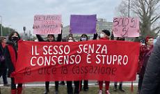 &ldquo;Senza consenso &egrave; stupro&rdquo;, presidio a Napoli