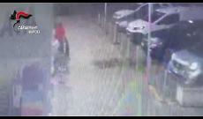 Tenta di rapire bimbo in supermercato, arrestato