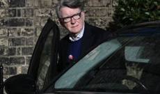 Arrestato l'ex ambasciatore britannico in Usa Peter Mandelson