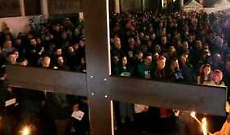 Via Crucis in napoletano in piazza Mercato