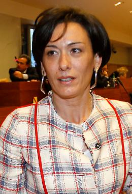 Regione, la Nugnes resta solo assessore: in Consiglio rientra Di Costanzo