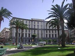 Piazza Carlo III, allarme epatite: evacuata la scuola elementare
