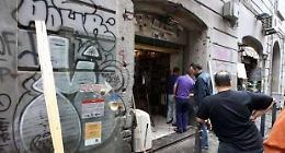 Bomba contro deposito di un'enoteca ai Decumani