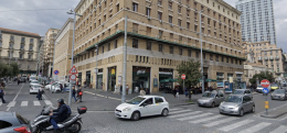 Ragazzina rimprovera bimbi chiassosi e viene presa a schiaffi
