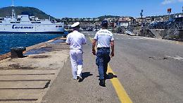 Rifiuti da Ischia e Procida, sanzionati 6 conducenti dei camion