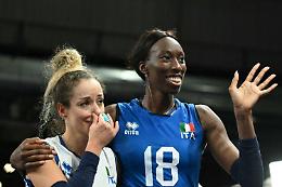 Parigi 2024, standing ovation per le azzurre della pallavolo. Meloni: «Straordinarie»