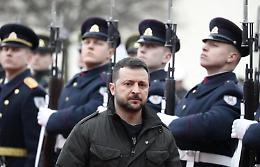 Ucraina attacca Russia, Zelensky chiede via libera a Usa e Europa
