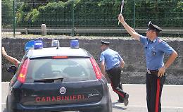 In auto sirena come quella delle forze dell'ordine, denunciati