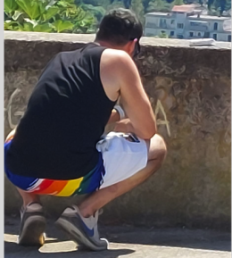 Imbrattatore "innamorato" colto in flagrante
