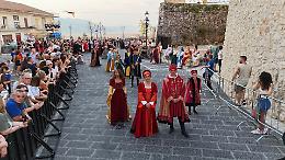 Alla tavola della principessa Costanza, in 50mila alla festa medievale 