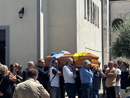 Chiesa gremita per l'ultimo saluto al giornalista Gianfranco Lucariello