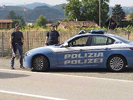 Uccide la vicina di casa, il padre e si spara