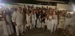Tutti in “Total White” a villa Mandico