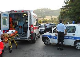 Sbatte contro un muro, automobilista stroncato da un malore
