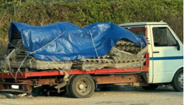 Autocarro rubato carico di amianto nell’ex discarica