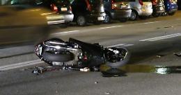 Auto contro scooter, due ragazzi gravissimi