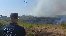 Incendio a Roma Ovest, fumo e cenere fino al centro