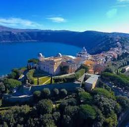 Castel Gandolfo, due giovani si tuffano e non riemergono