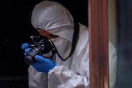 Uccide la madre a coltellate per soldi, figlio confessa nella notte: arrestato
