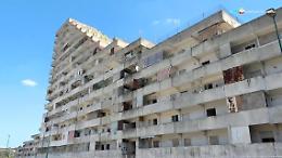 Scampia, Manfredi firma le ordinanze di sgombero urgente per Vele