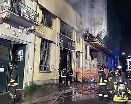 Incendio in un emporio cinese: morti tre ragazzi