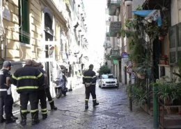 Turista colpita da un vaso ai Quartieri Spagnoli: le condizioni restano gravi