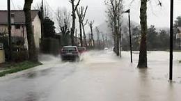 Napoli in ginocchio per il  maltempo . Bombe d'acqua