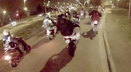 Corse di moto notturne in strada, interviene il prefetto