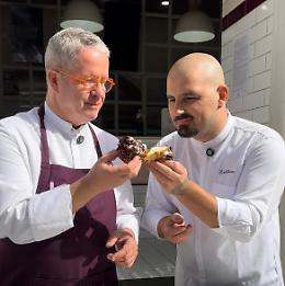 Il re dei lievitati incontra il re del cioccolato: Zio Rocco e Ernst Knam realizzano il tiramibù foresta