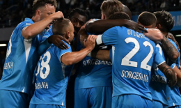 Il Napoli prova la fuga, tre gol ad un ottimo Como