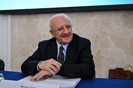 De Luca lascia ma punta a fare il governatore ombra 