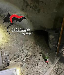 Tombaroli in azione nella Villa di Poppea, scoperti scavi clandestini
