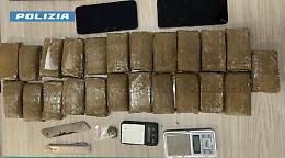 Oltre due chili di hashish nello zaino, arrestato un 18enne