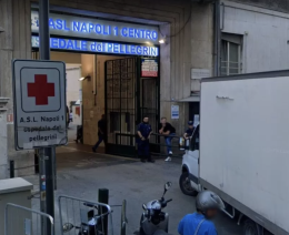 Accoltellato al torace, ricoverato in prognosi riservata