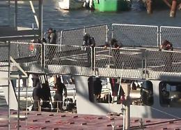 Migranti, la nave Libra arrivata in Albania