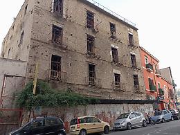 Via Consalvo, stabile dimenticato