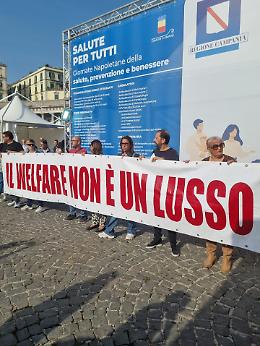 Vertenza Gesco, i lavoratori licenziati irrompono al villaggio della salute al Plebiscito