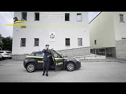 Targhe polacche in un pacco postale, sequestrate